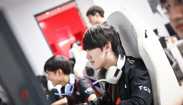 挺身而出 挺身而出