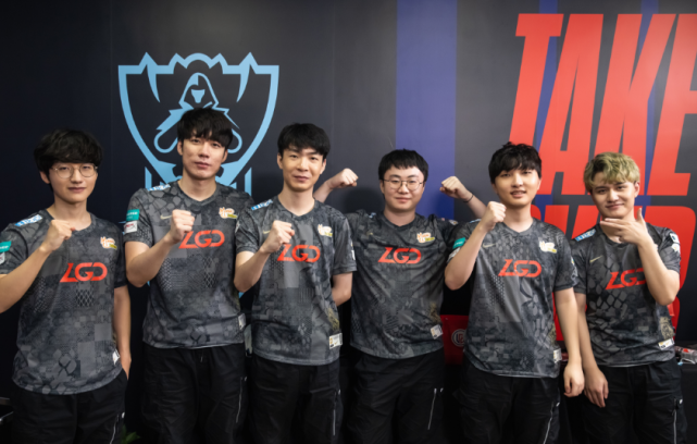 的中场球员 的中场球员