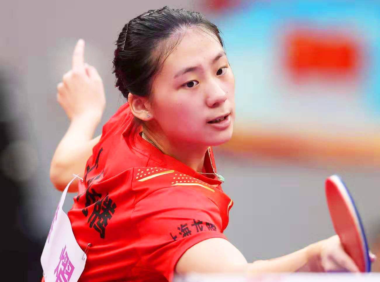 裁判想帮同曦？把违体吹成界外球，名记怒喷：裁判会不会脸红？.